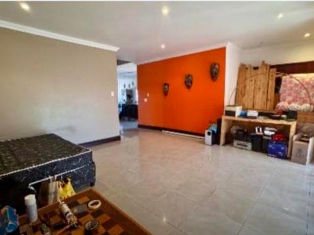 4 Bedroom House in Somerset Park
