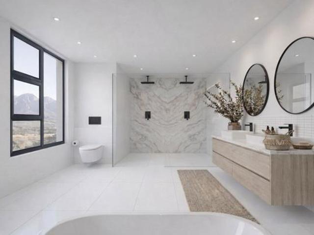 4 Bedroom House in Somerset West Central