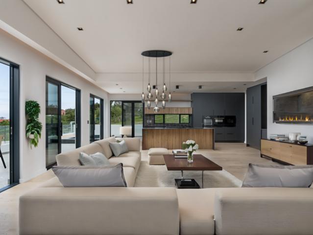 4 Bedroom House in Somerset West Central