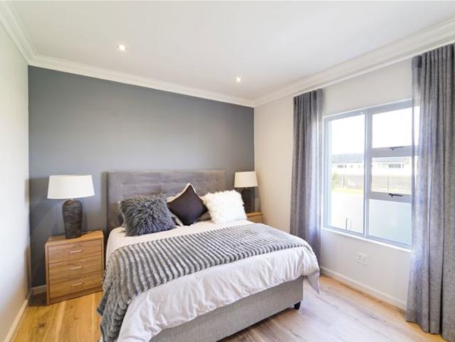 4 Bedroom House in Somerset West Central