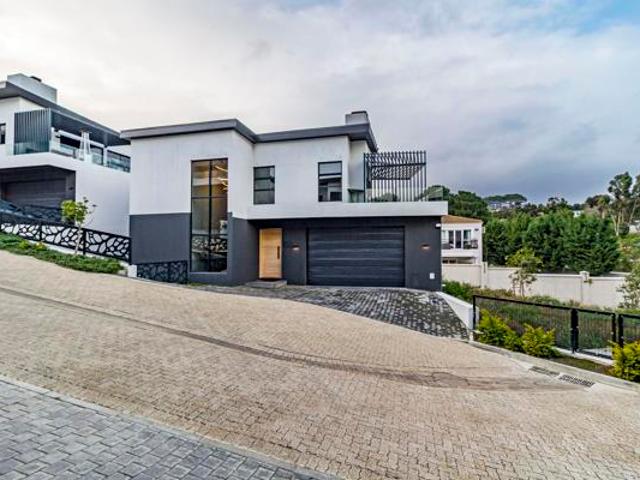 4 Bedroom House in Somerset West Central