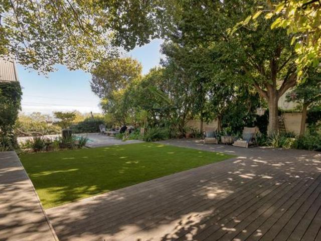 4 Bedroom House in Somerset West Central