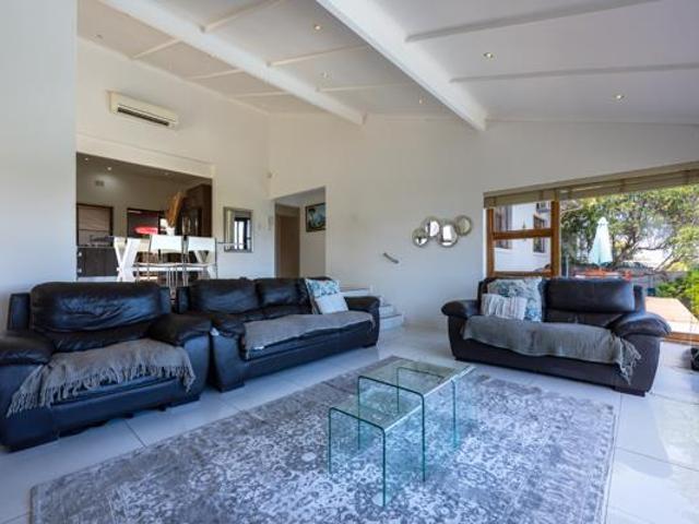4 Bedroom House in Somerset West Central