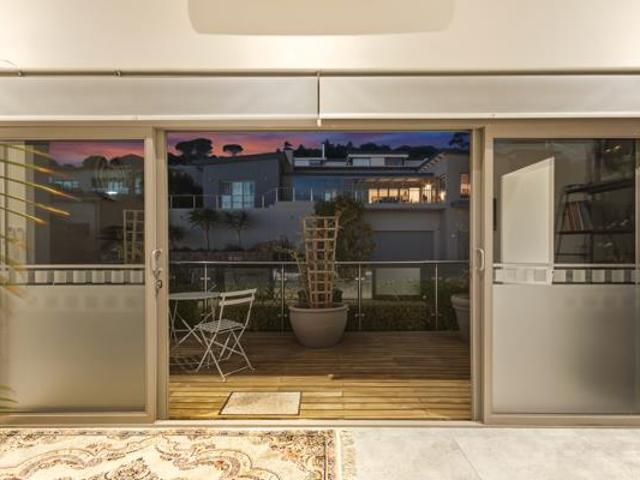 4 Bedroom House in Somerset West Central