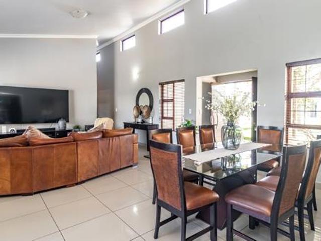 4 Bedroom House in Sonheuwel
