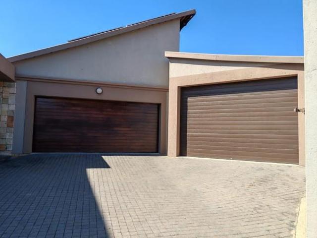 4 Bedroom House in Sonheuwel