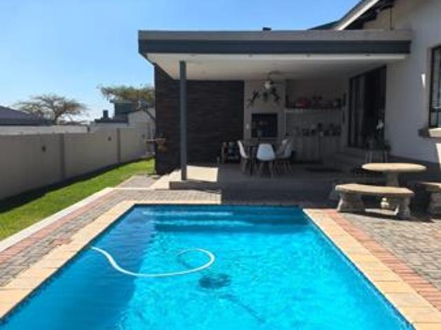 4 Bedroom House in Sonheuwel