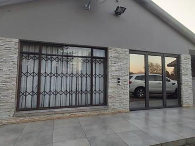 4 Bedroom House in Sonlandpark