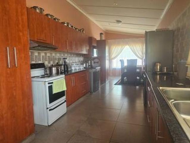 4 Bedroom House in Sonlandpark