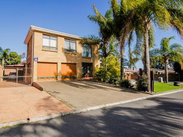 4 Bedroom House in Sonstraal Heights