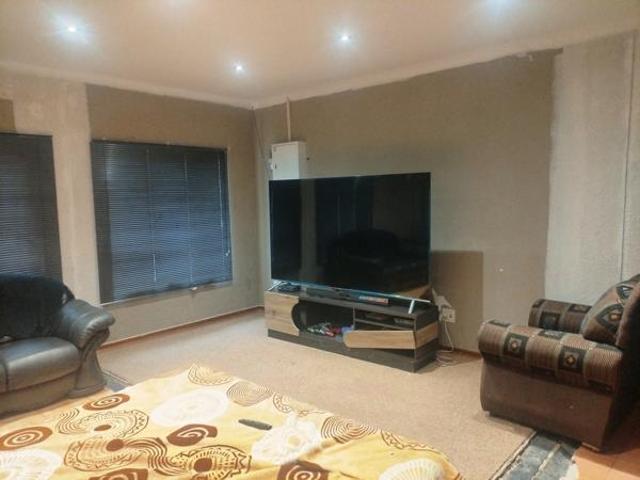 4 Bedroom House in Safari Gardens