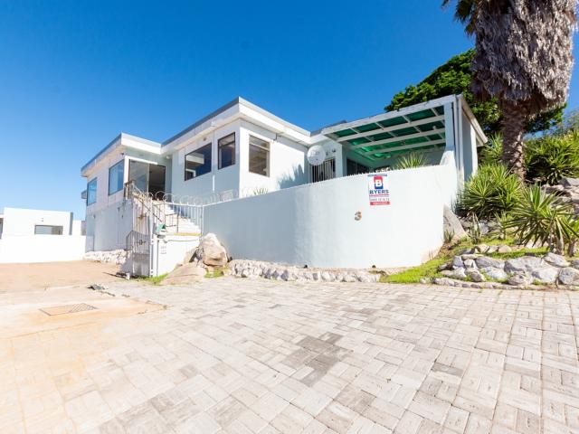 4 Bedroom House in Saldanha Central
