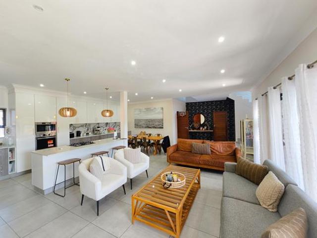 4 Bedroom House in Salt Rock