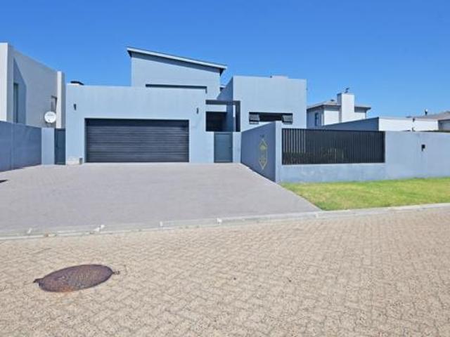 4 Bedroom House in Sandown