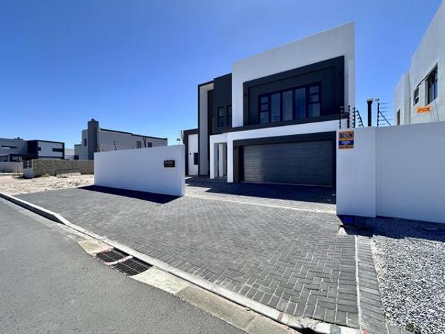 4 Bedroom House in Sandown