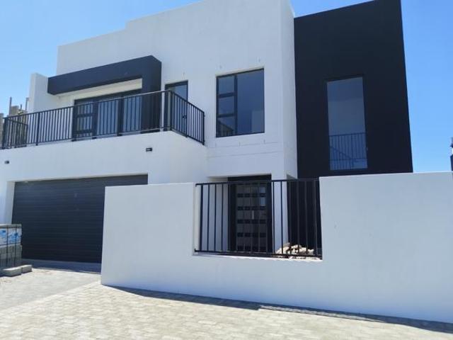 4 Bedroom House in Sandown