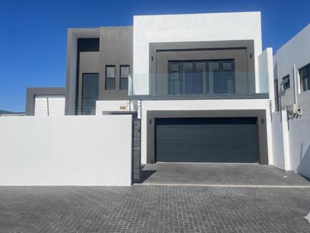4 Bedroom House in Sandown