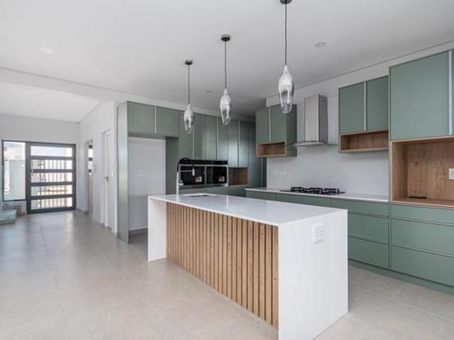 4 Bedroom House in Sandown