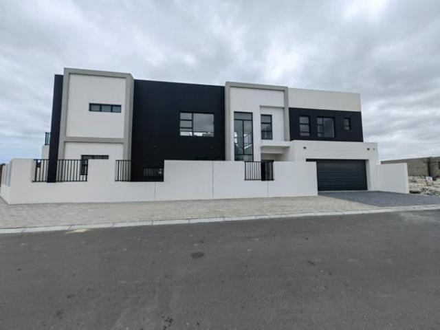 4 Bedroom House in Sandown