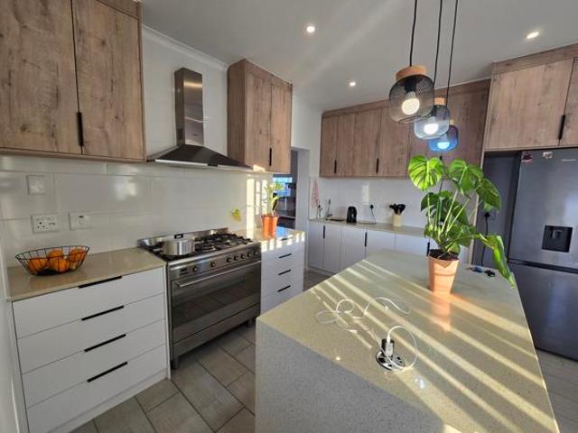 4 Bedroom House in Sandown