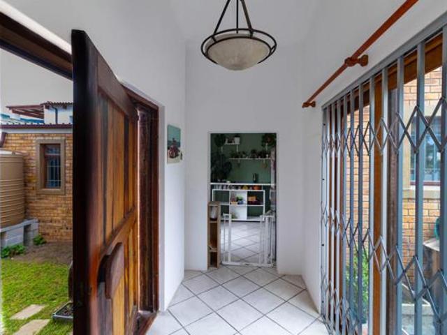 4 Bedroom House in Sandbaai