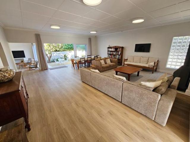 4 Bedroom House in Sandbaai