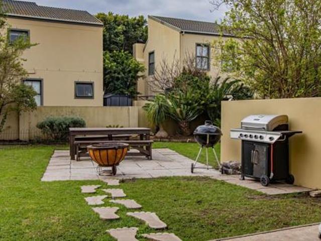 4 Bedroom House in Sandbaai
