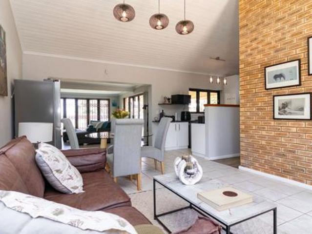 4 Bedroom House in Sandbaai