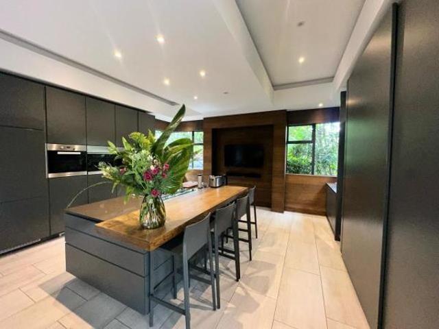 4 Bedroom House in Sandhurst