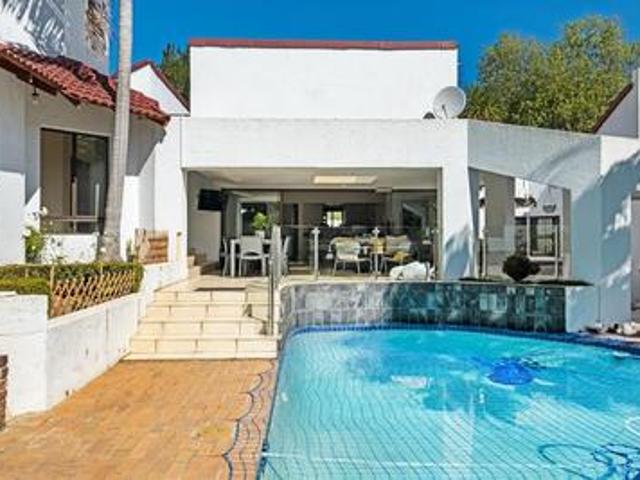 4 bedroom house in sandhurst/parkmo.
