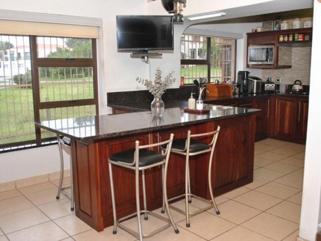 4 Bedroom House in Santareme