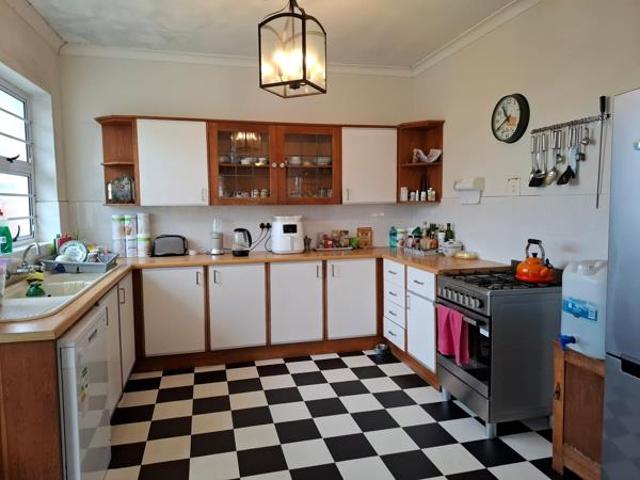 4 Bedroom House in Schoenmakerskop