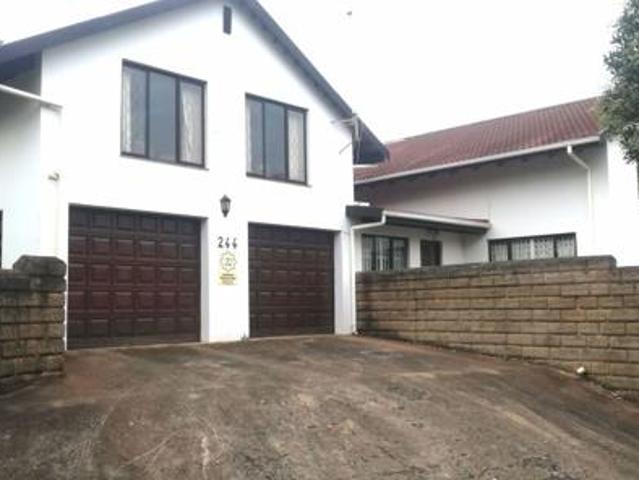 4 Bedroom House in Sea Park