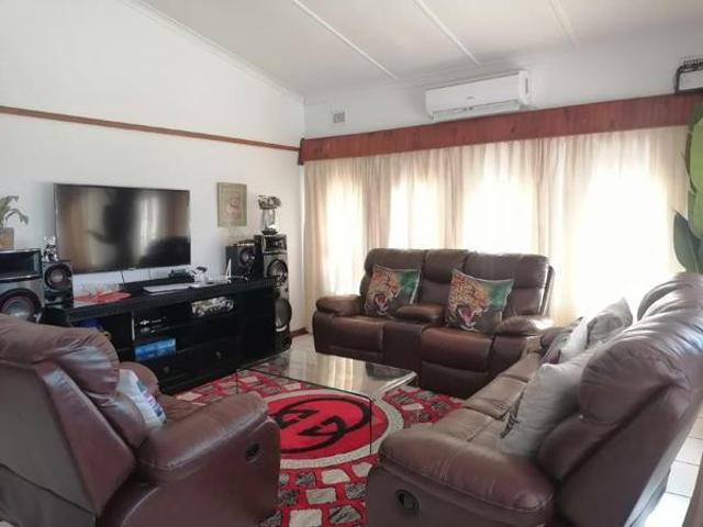 4 Bedroom House in Sea Park