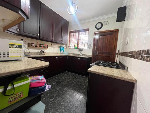 4 Bedroom House in Sea View