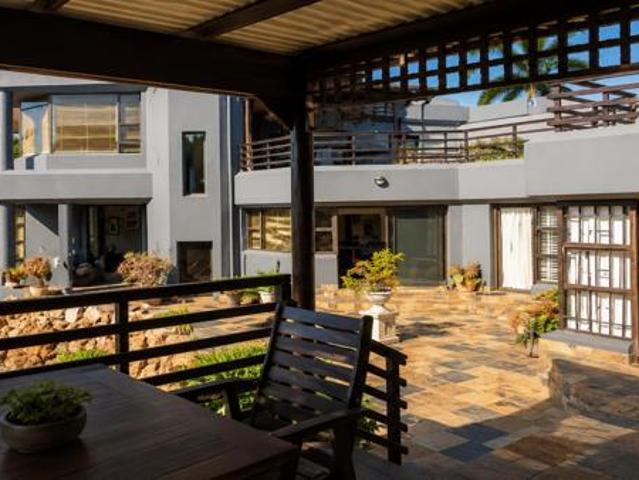 4 Bedroom House in Sheffield Beach