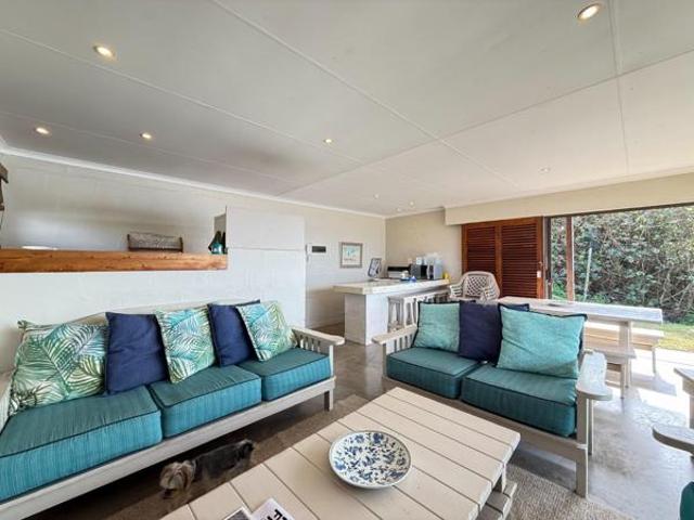 4 Bedroom House in Sheffield Beach