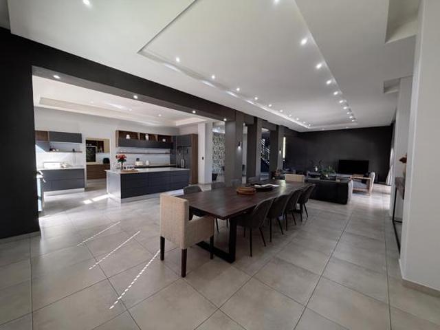 4 Bedroom House in Sheffield Beach