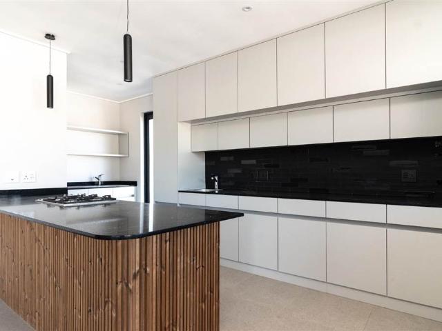 4 Bedroom House in Sheffield Beach