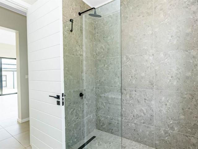 4 Bedroom House in Sheffield Beach