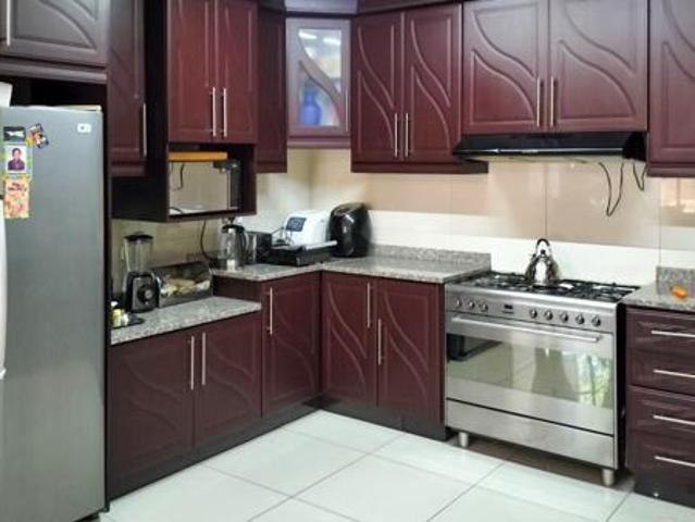 4 Bedroom House in Sheffield Beach