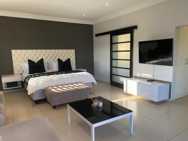 4 Bedroom House in Sheffield Beach