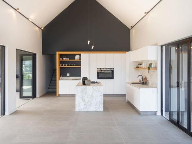 4 Bedroom House in Sheffield Beach