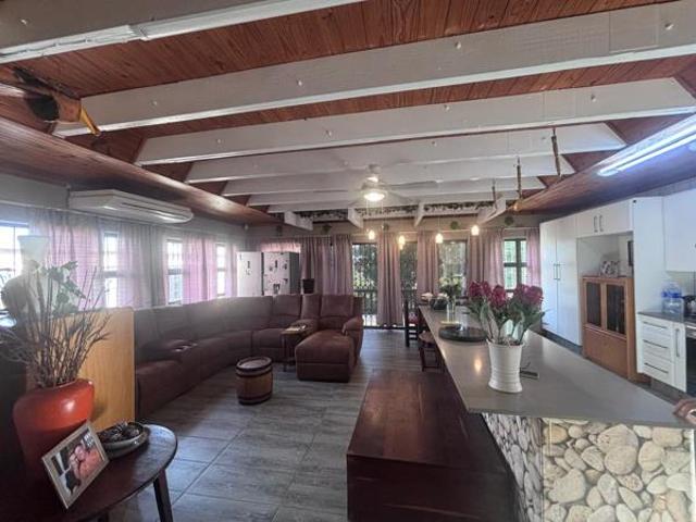 4 Bedroom House in Shelly Beach