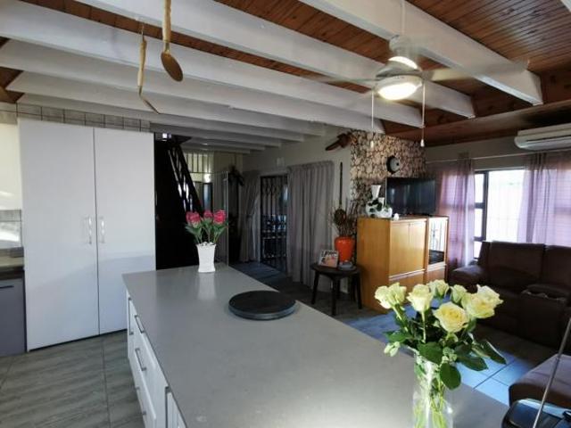 4 Bedroom House in Shelly Beach
