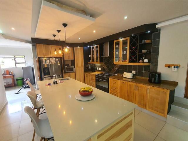 4 Bedroom House in Shelly Beach