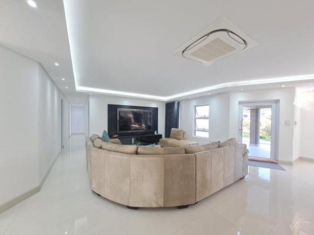 4 Bedroom House in Shelly Beach