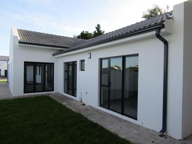 4 Bedroom House in Shelley Point