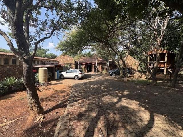 4 Bedroom House in Shere