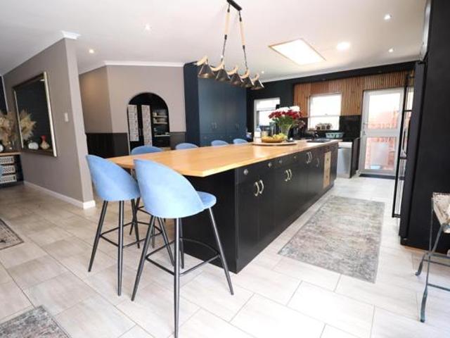 4 Bedroom House in Sherwood and surrounds